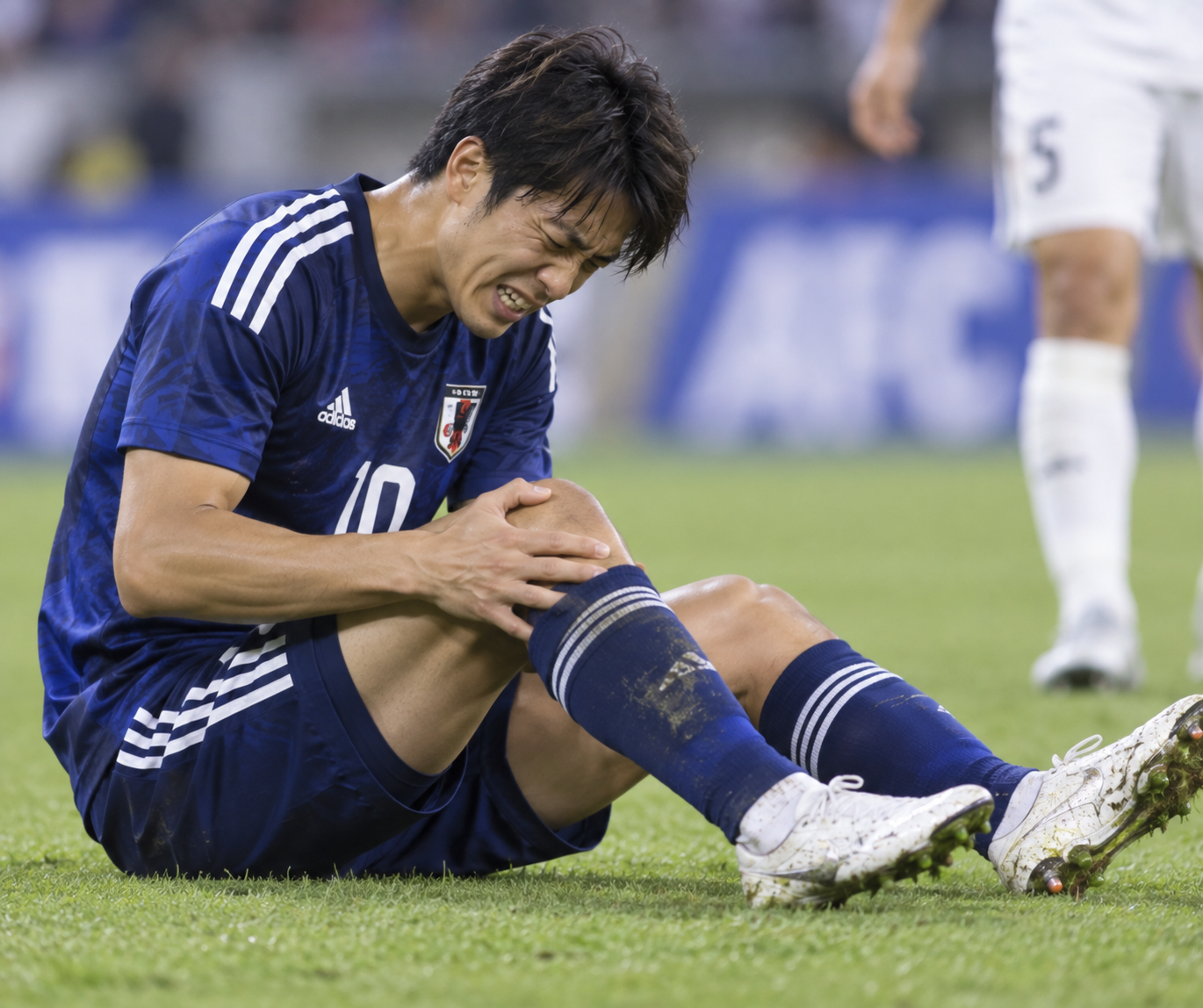 「休めば治る」は間違い？スポーツの膝の怪我が長引く本当の原因を千歳市の青葉鍼灸整骨院が解説